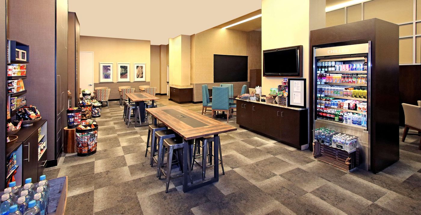 Hilton-Garden-Inn-NY-West-35-Street-Restaurant-13