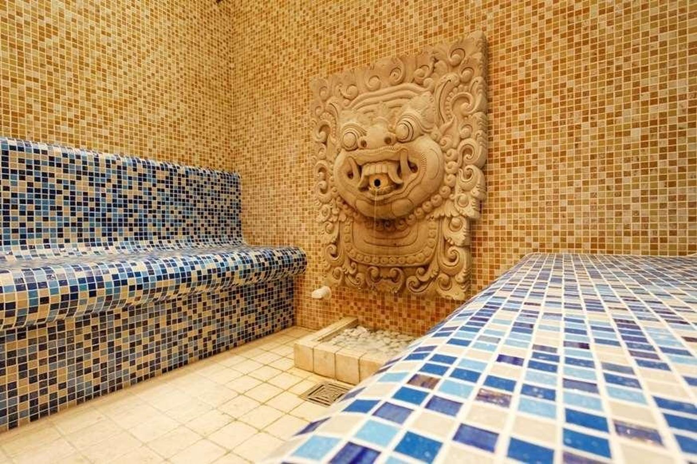 Rochester-Champs-Elysees-Sports-and-Entertainment-56