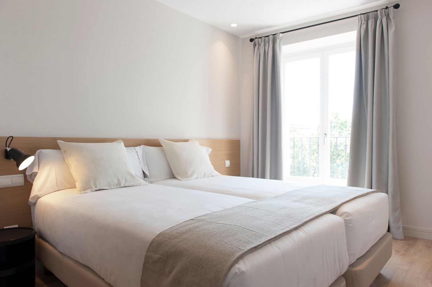 MH-Apartments-Central-Madrid-Room-17