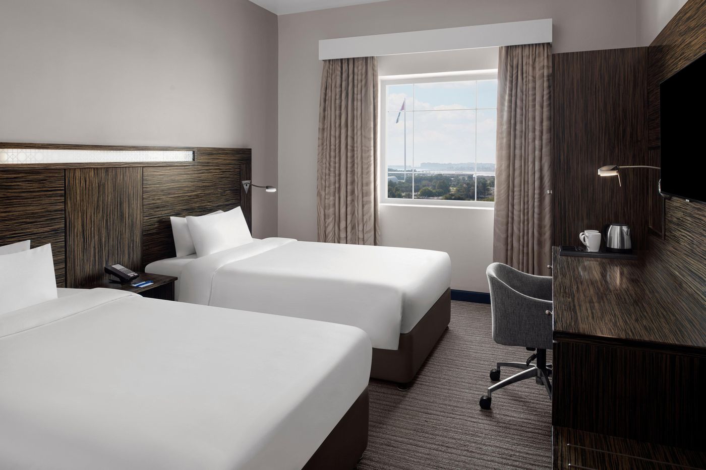 Holiday-Inn-Express-Jumeirah-Room-9