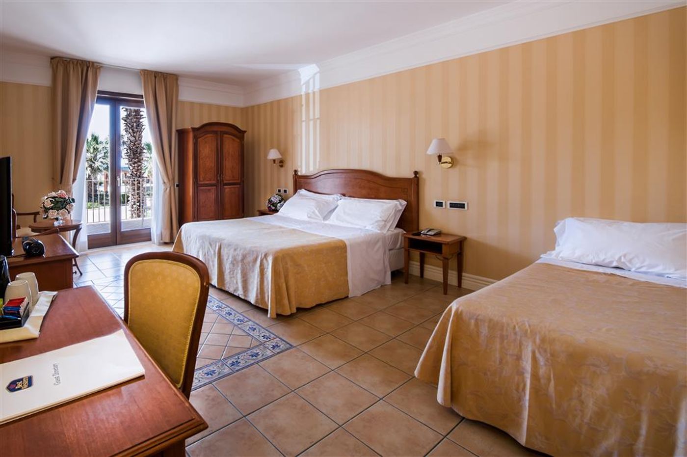 Dioscuri-Bay-Palace-Room-8