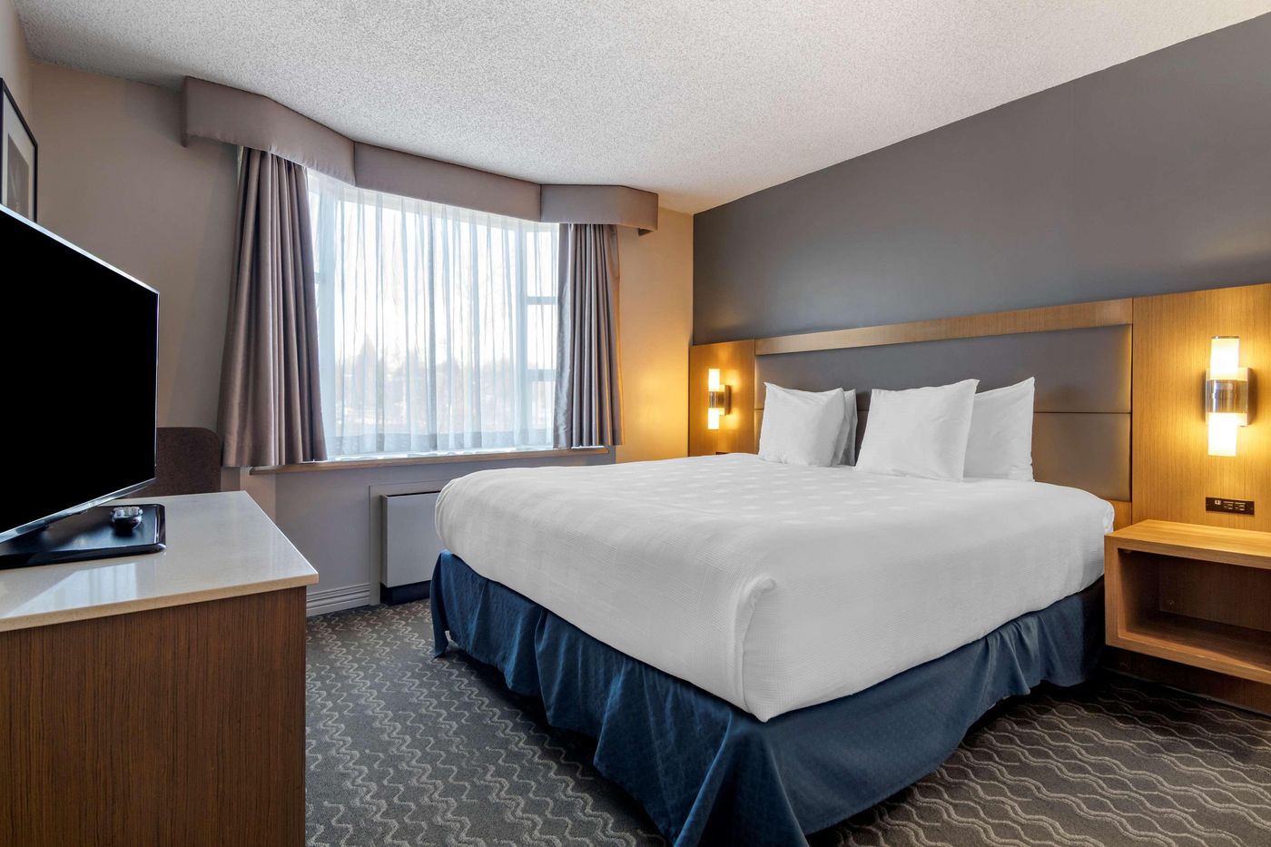 Best-Western-Plus-Vancouver-Airport-Hotel-Room-17