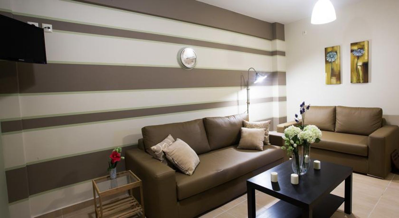 Baywatch Hotel & Apartments