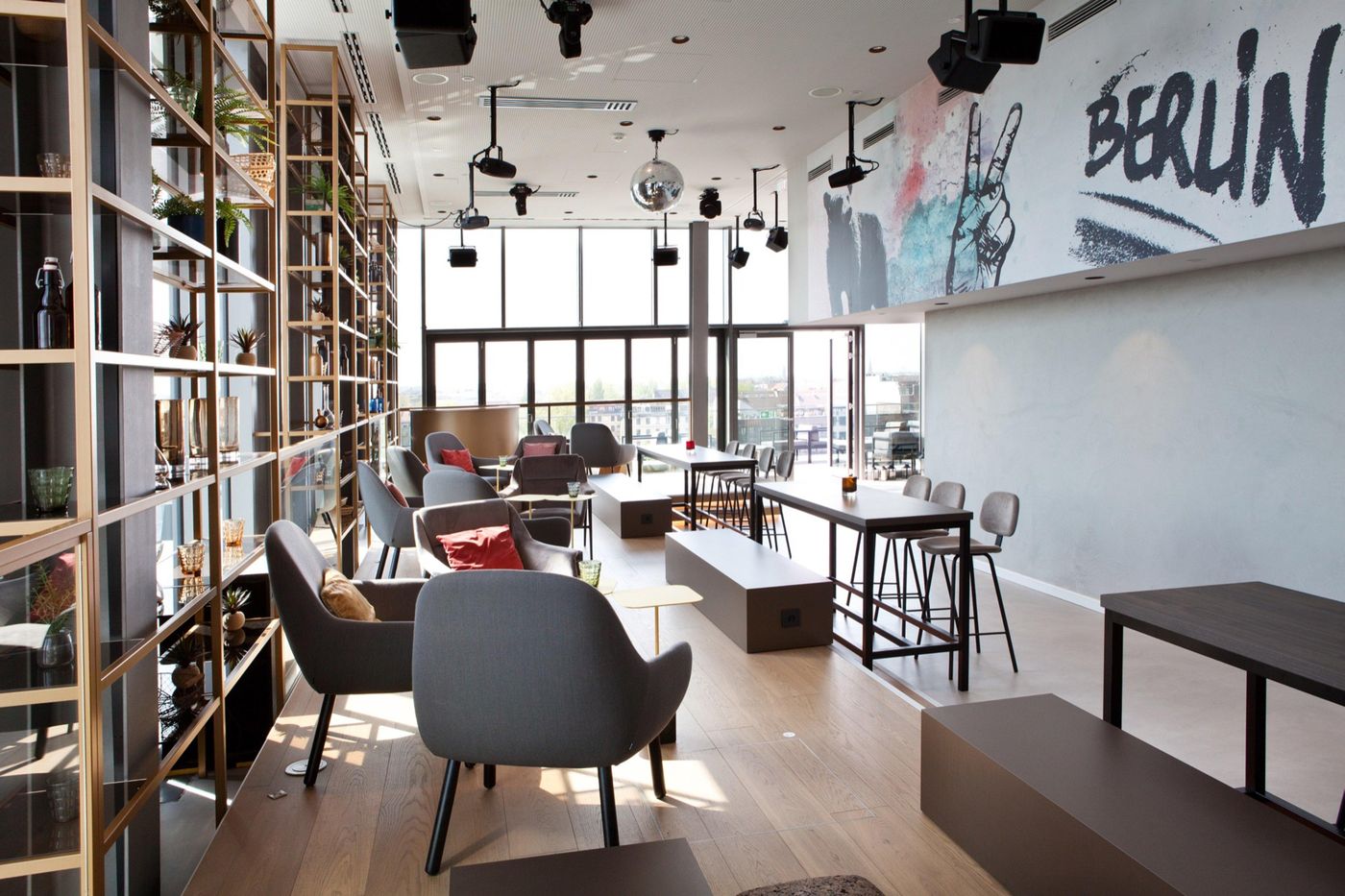 Hotel-Indigo-Berlin---East-Side-Gallery-Bar-13