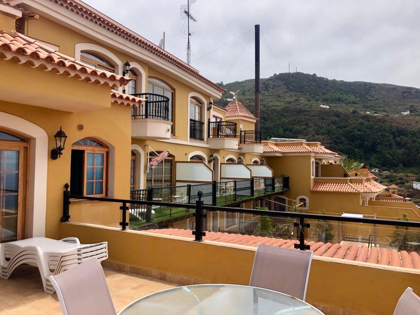 Estrella-Del-Norte-Room-8