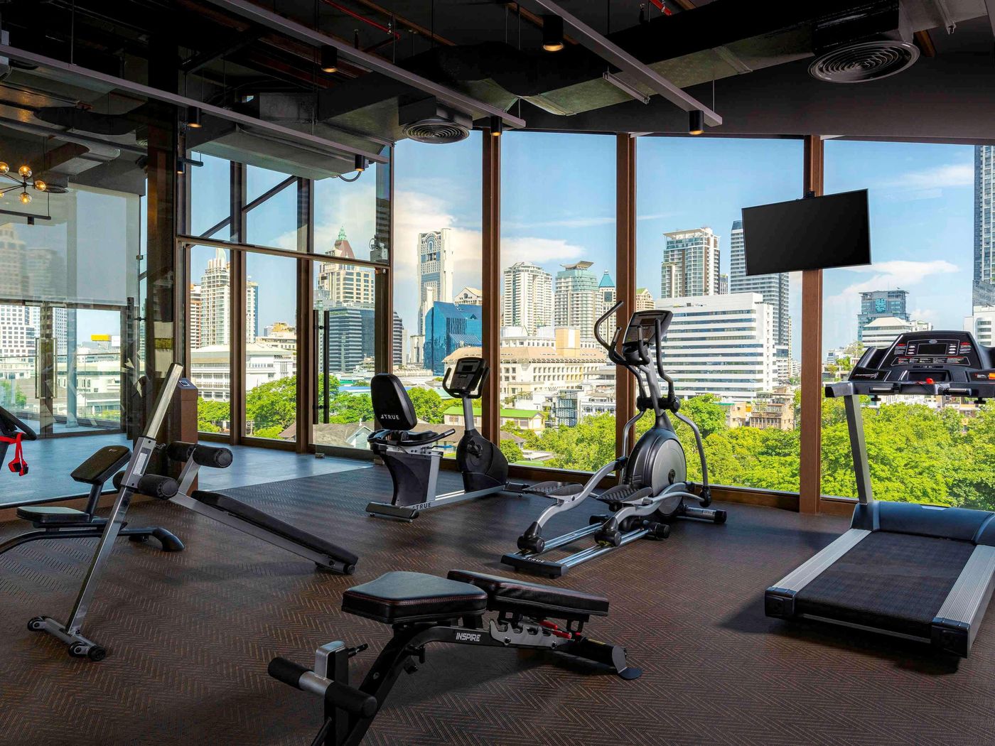 ibis-Styles-Bangkok-Silom-Sports-and-Entertainment-55