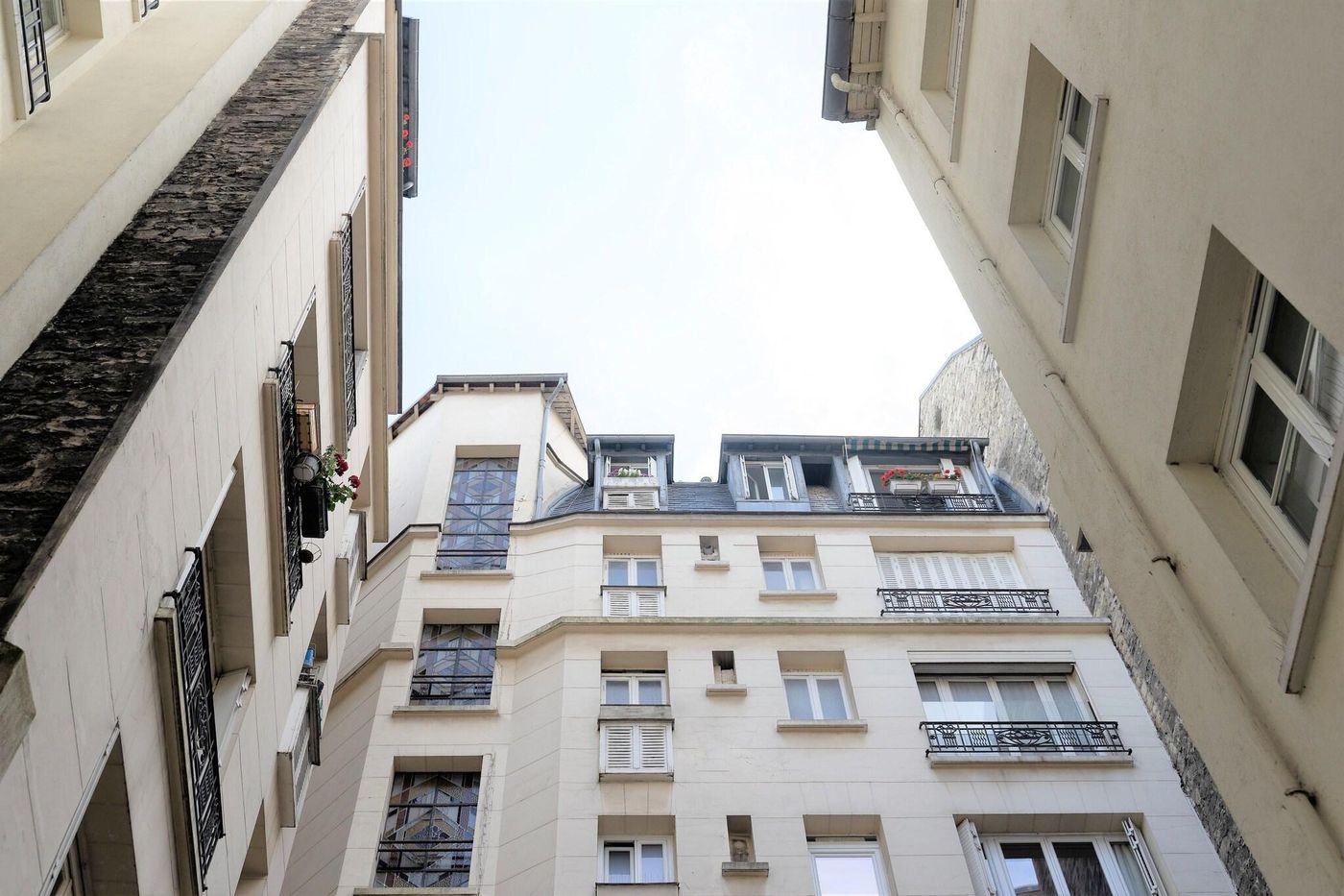 Hotel-Glasgow-Monceau-by-Patrick-Hayat-Room-9