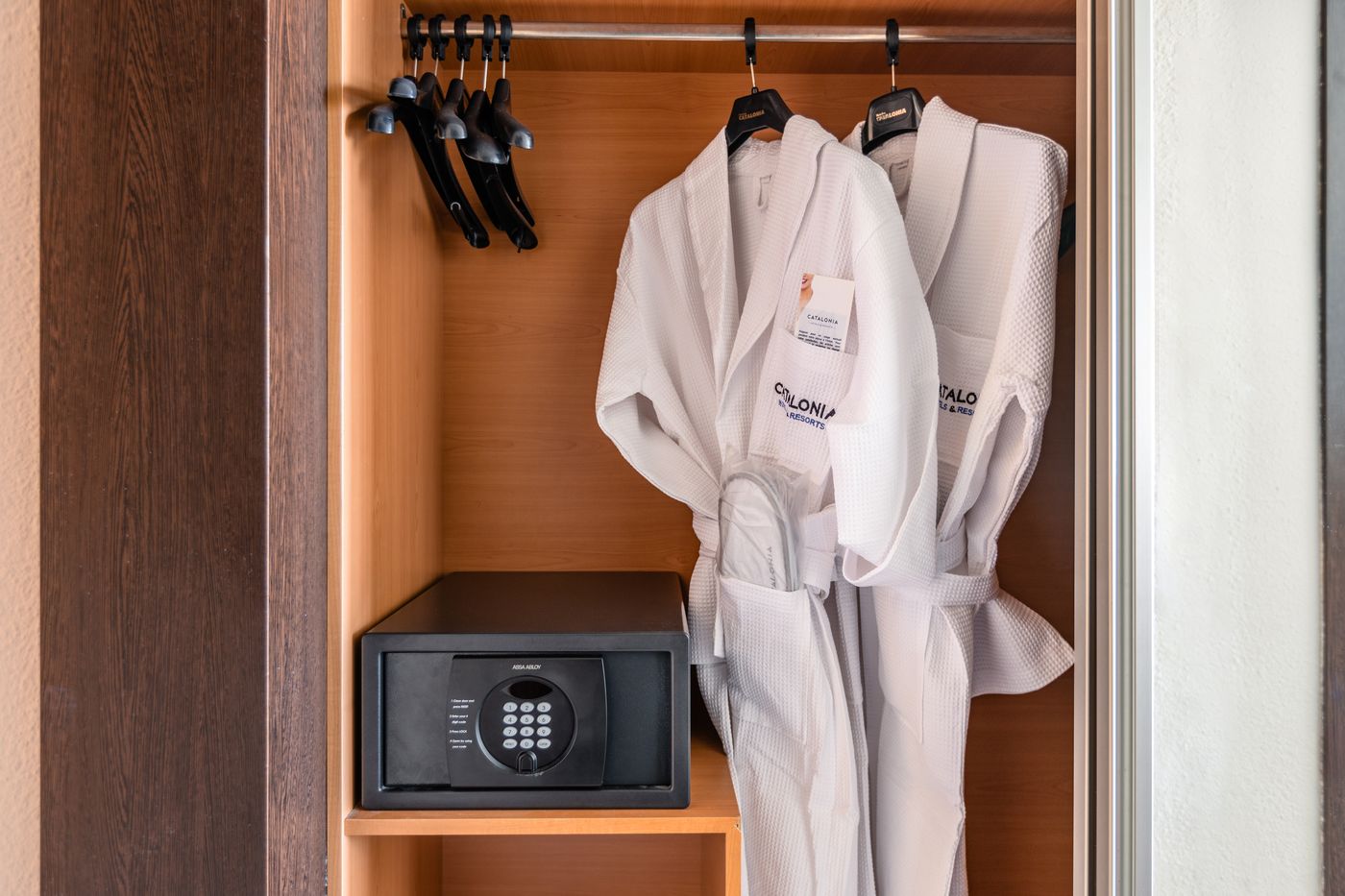 Catalonia-Oro-Negro-Room-31