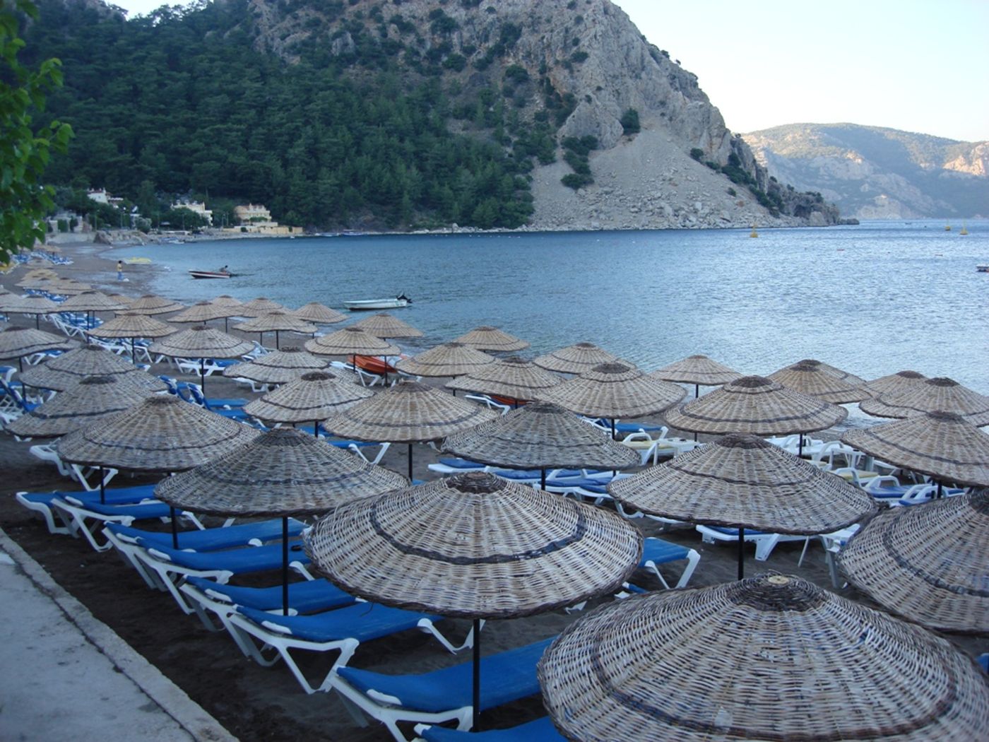 Oz-Can Hotel & Family Suites