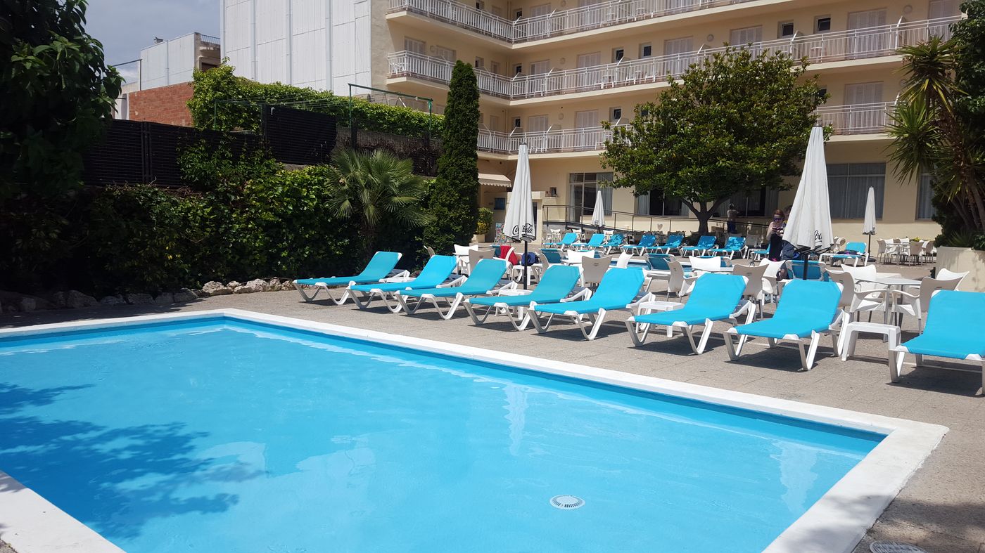 Hotel Checkin Pineda