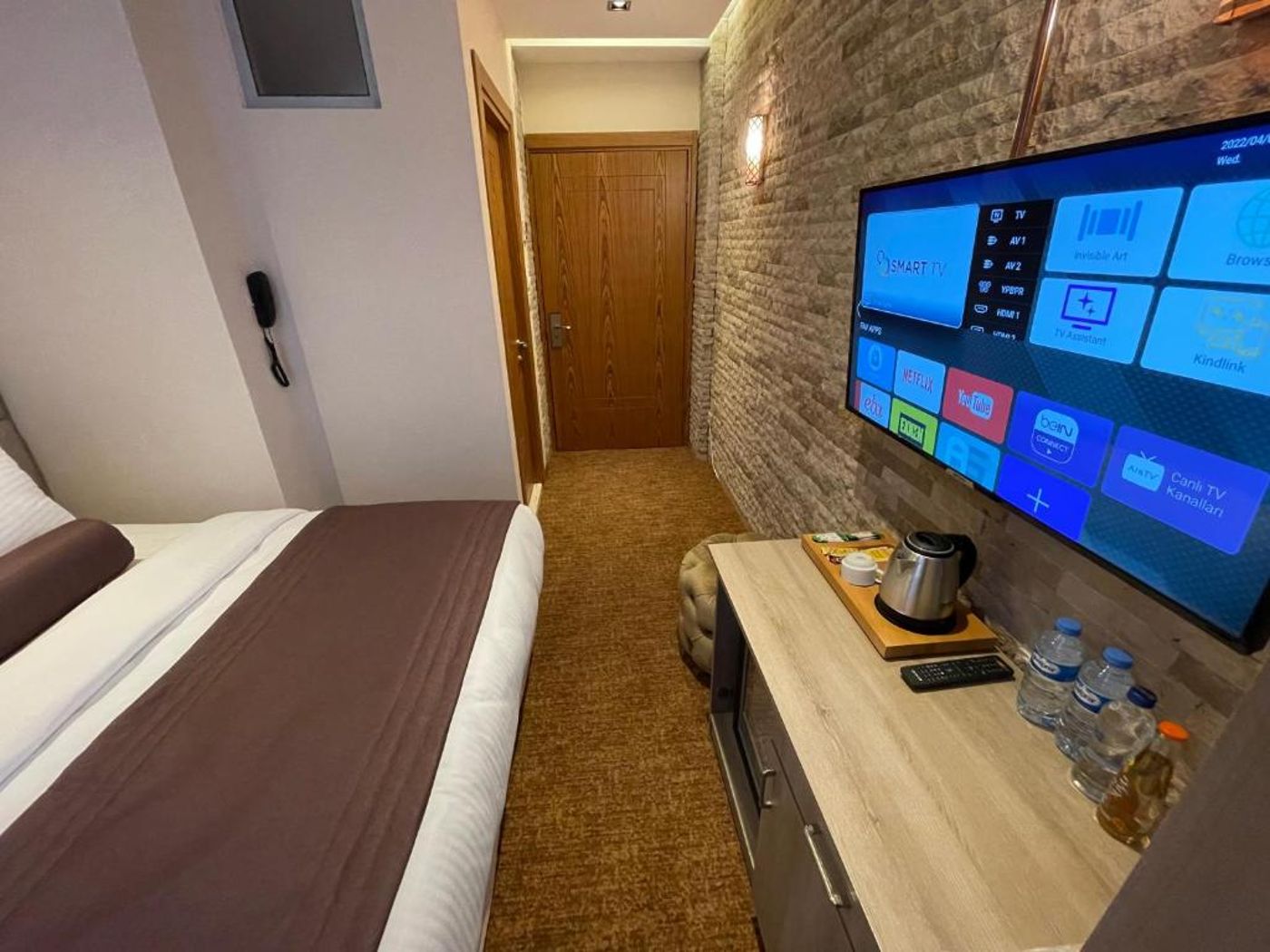 Weingart-Port-Seaside-Hotel-Room-9