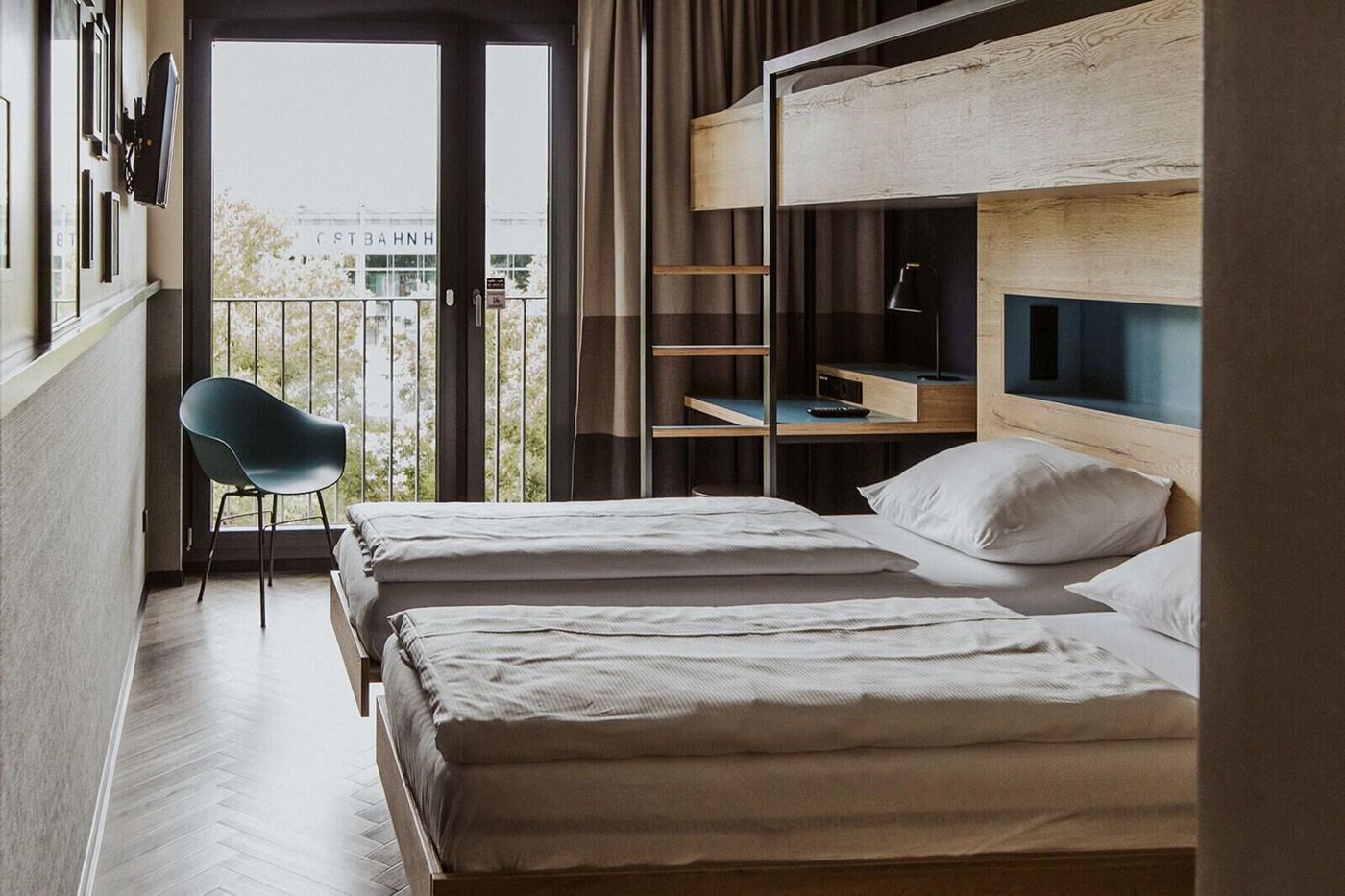 Schulz-Hotel-Berlin-Wall-At-The-East-Side-Gallery-Room-33