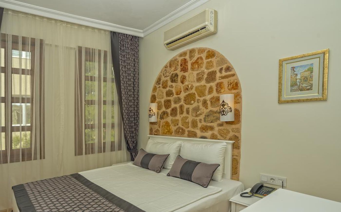 Argos-Hotel-Room-15