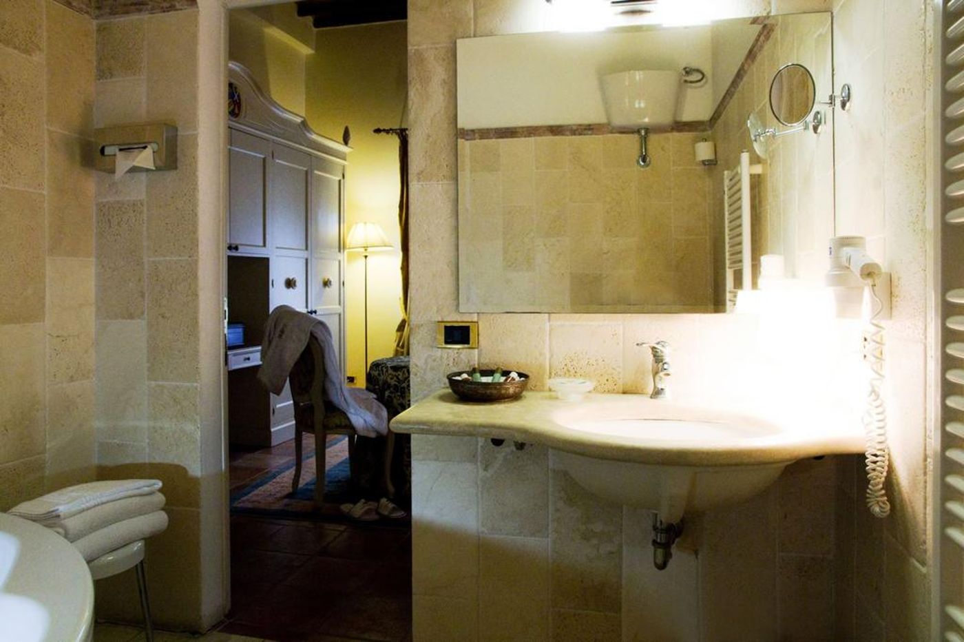 Castello-di-Leonina-Room-18