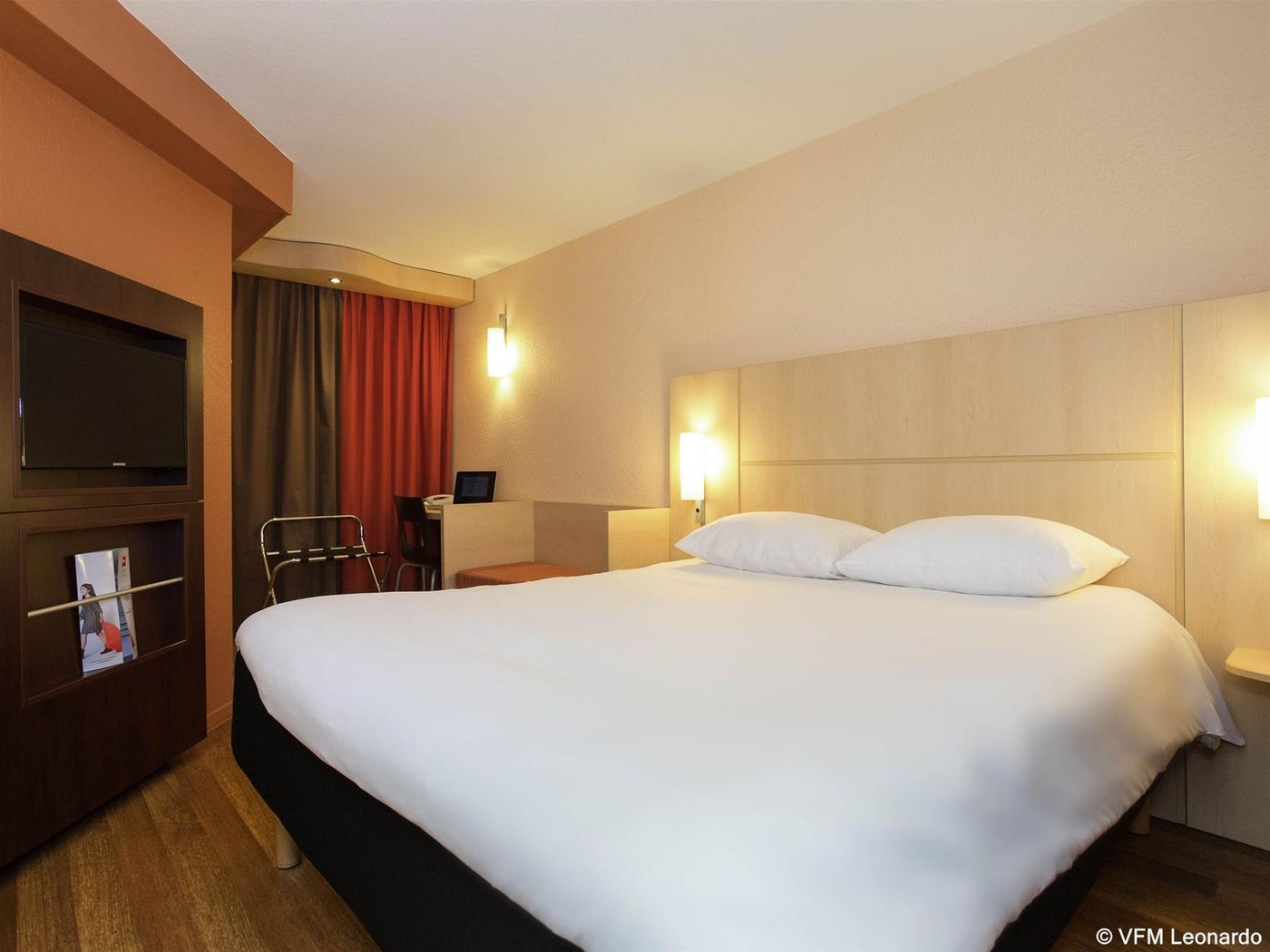 ibis-Cannes-Centre-General-view-12