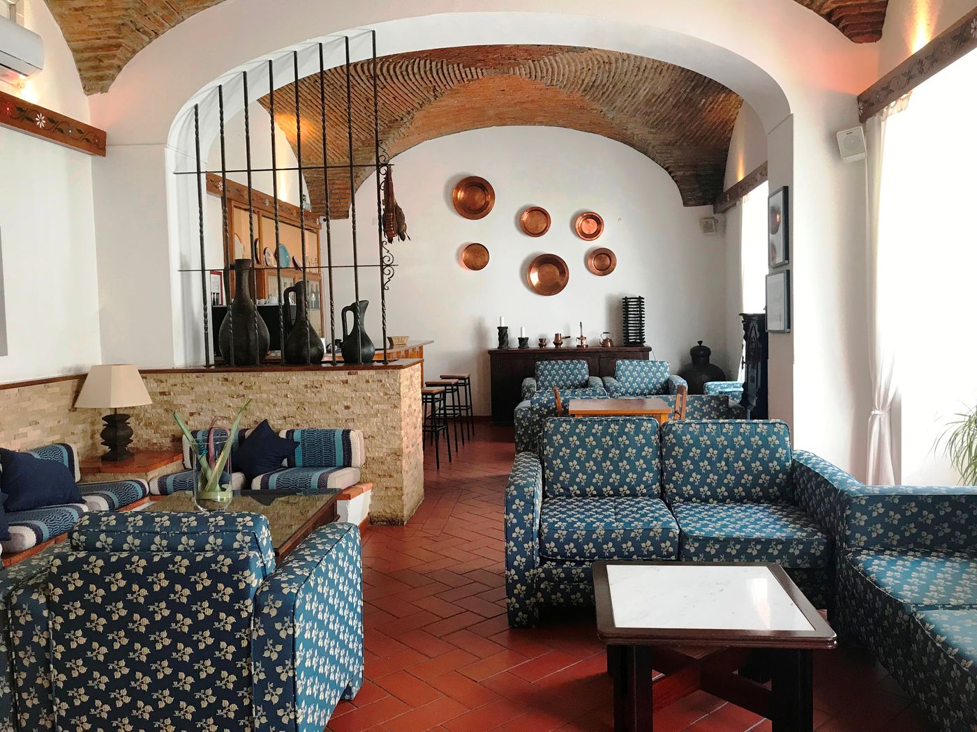 Hotel-De-Moura-Lobby-6