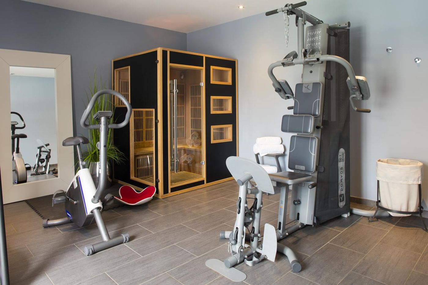 Logis Hôtel les Pierres Dorées - France - AMBERIEUX D'AZERGUES - Sports and Entertainment - 9