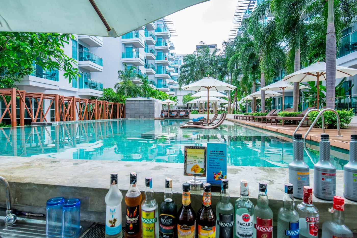 Fishermen-s-Harbour-Urban-Resort-Bar-9