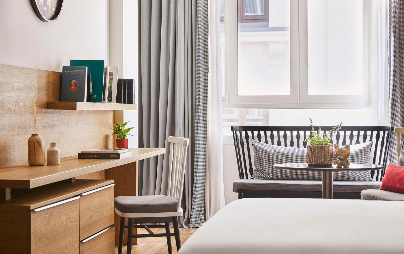 Hyatt-Centric-Gran-Via-Madrid-Room-49