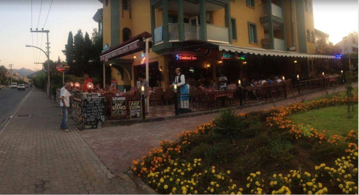 Rayon-Apart-Lobby-11