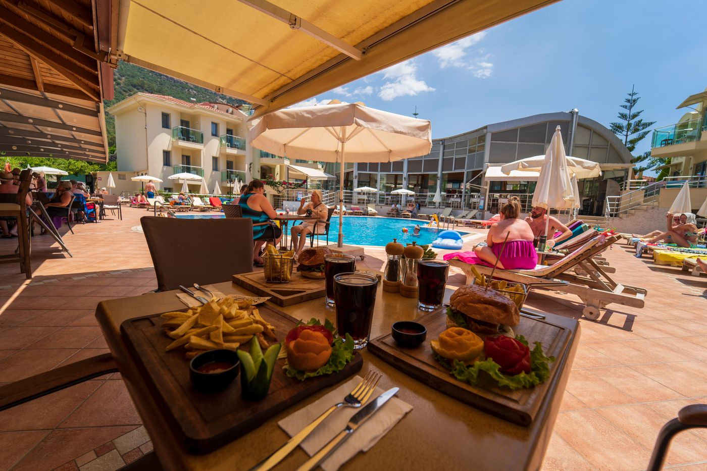 Belcehan-Deluxe-Bar-15