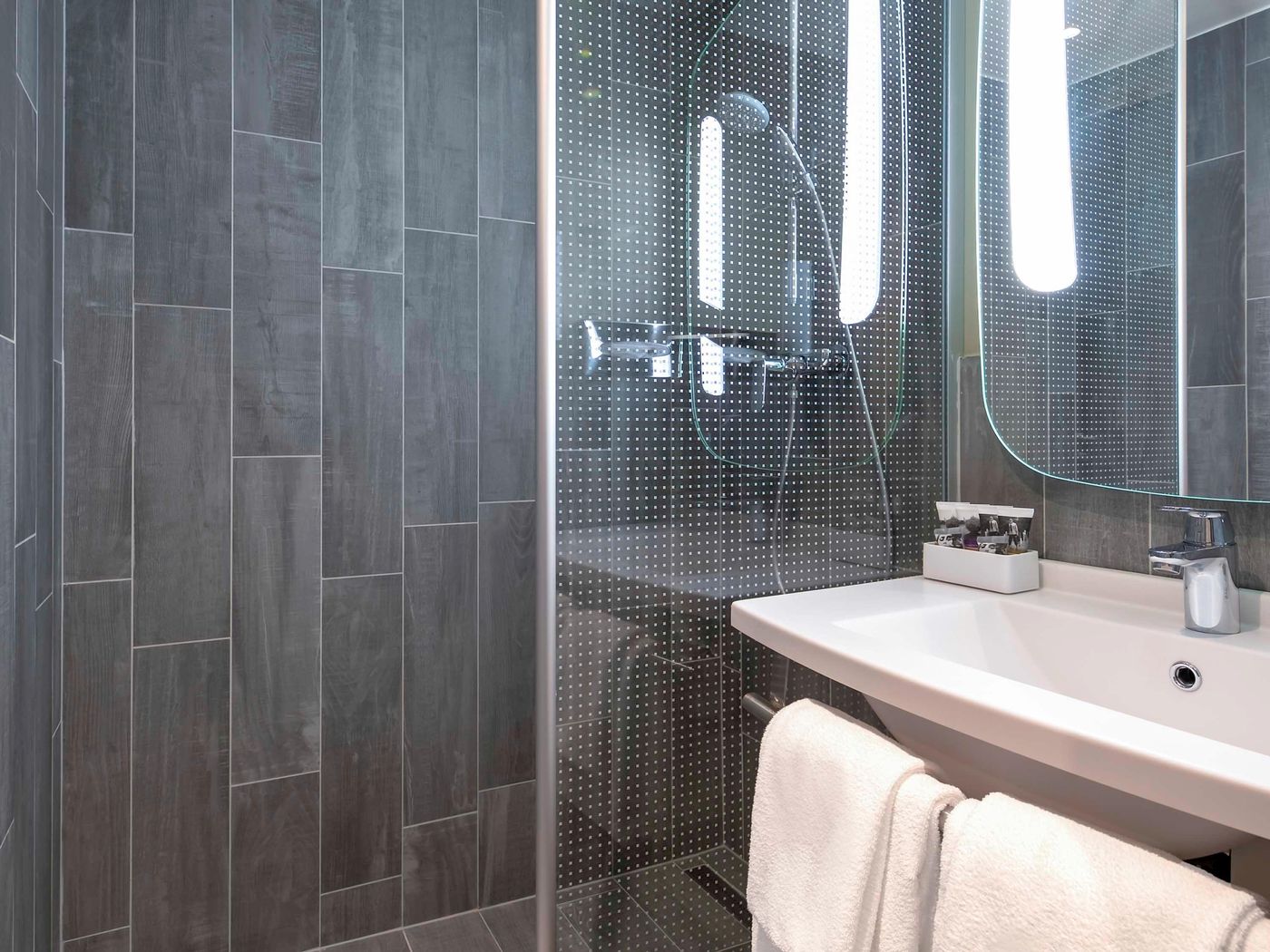 Ibis-Budapest-Castle-Hill-Room-29