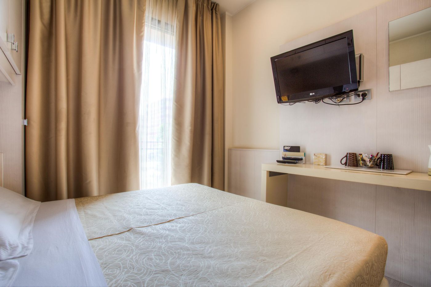 Hotel Ferretti Beach-Italy-RIMINI-Room-10