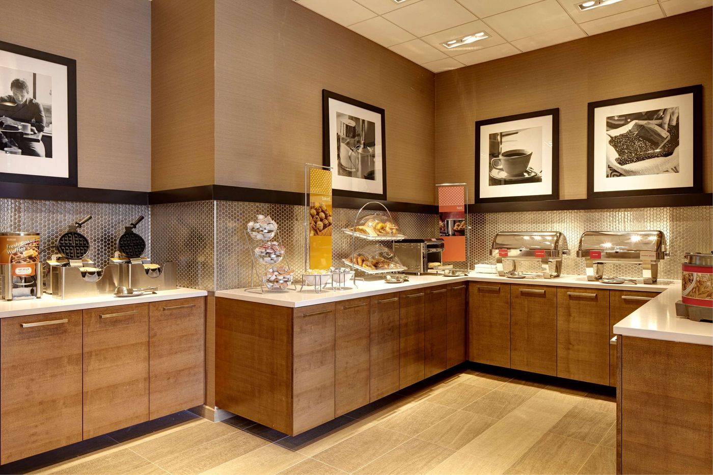 Hampton-Inn-Brooklyn-Downtown-Restaurant-26