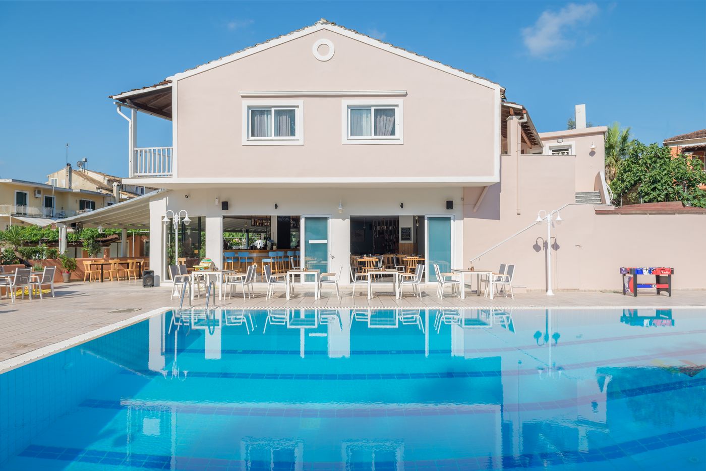 Dominoes-Aparthotel-Restaurant-5