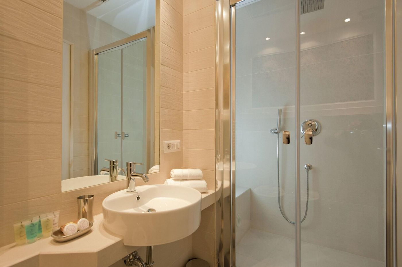 Little-Queen-Suite-Room-61