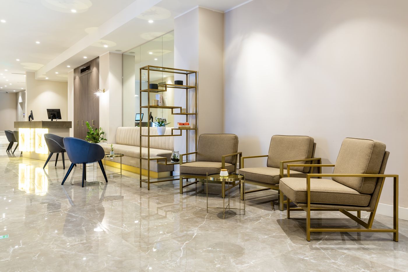 Hotel-115-The-Strand-Hotel-and-Suites-Lobby-59