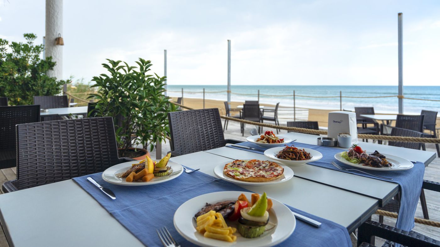 Side-Crown-Sunshine-Beach-67