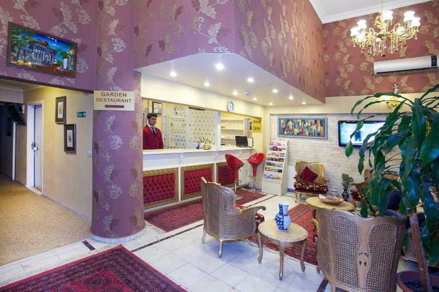 Divas-Boutique-Lobby-4