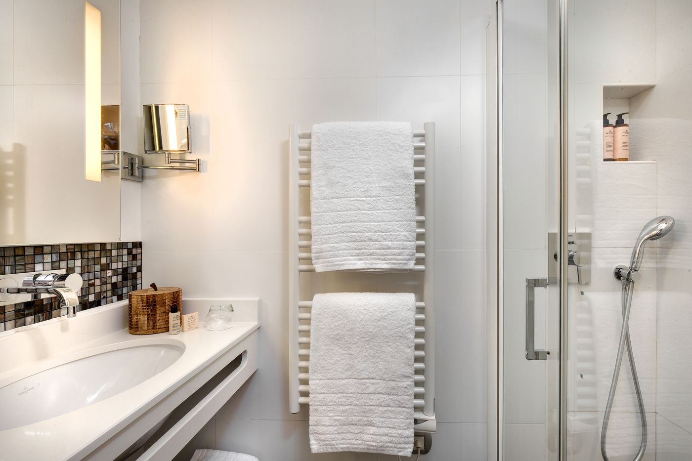 Serotel-Suites-Opera-Room-20