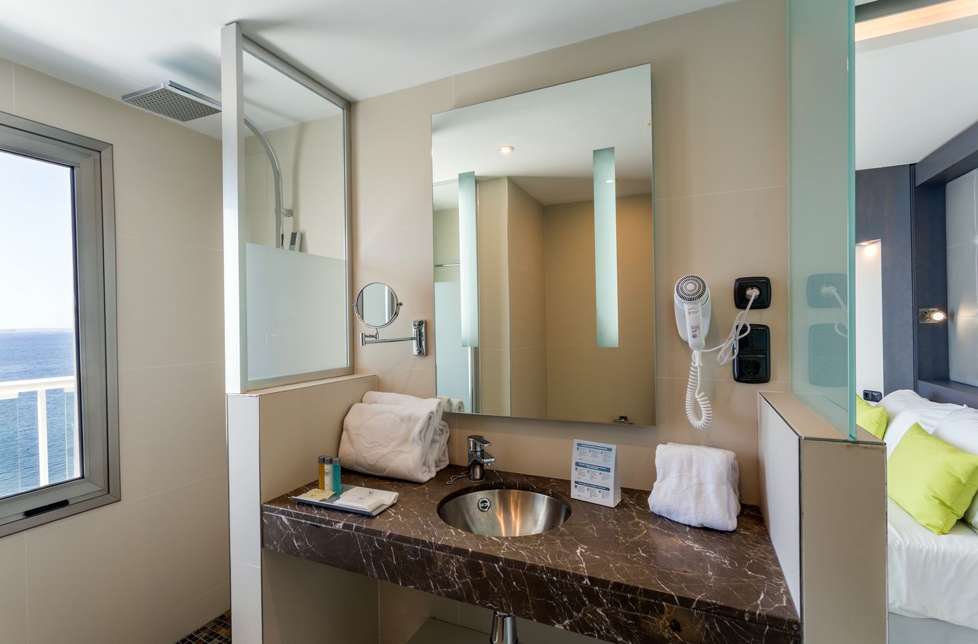 The-Ibiza-Twiins-Room-40