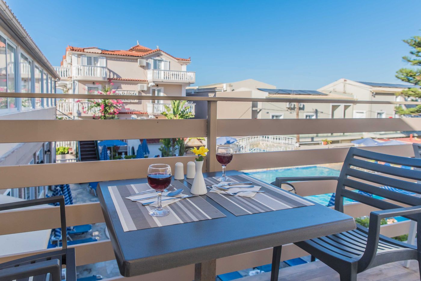 Planos-Beach-Aparthotel-Restaurant-7