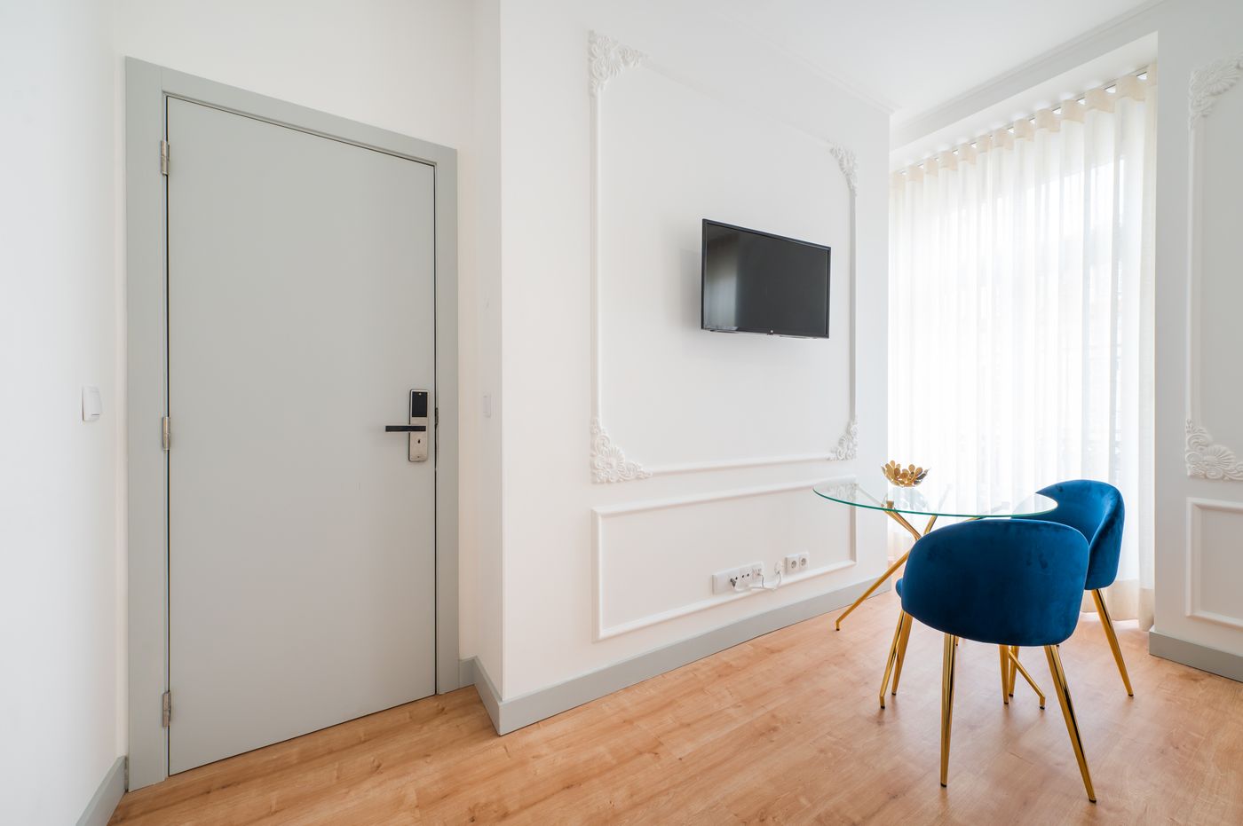 Via Augusta 129-Portugal-Lisboa-Room-9