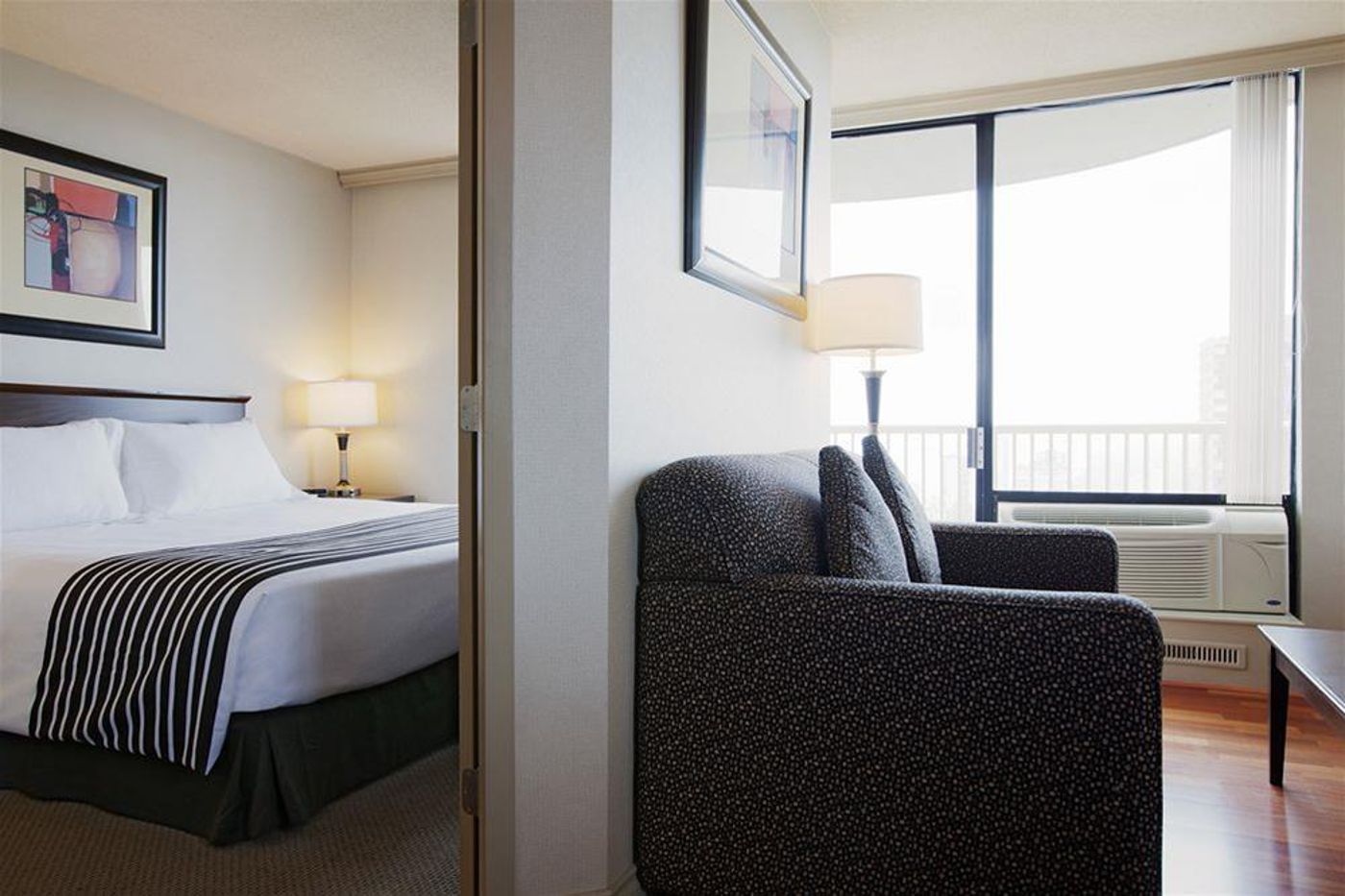 Sandman-Suites-Davie-General-view-32