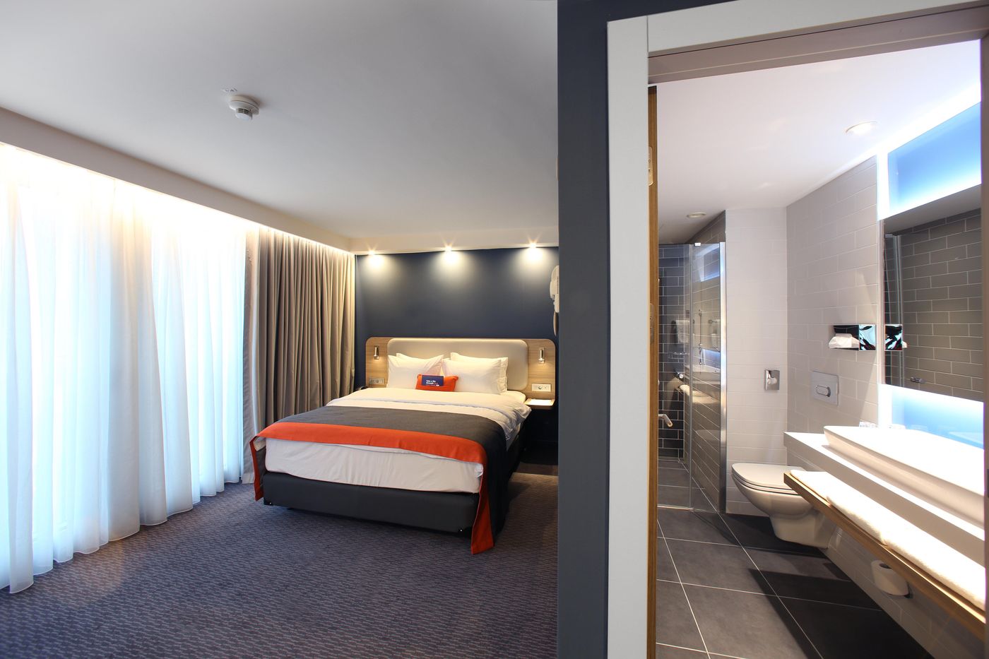 Holiday Inn Express Ljubljana-Slovenia-LJUBLJANA-Room-6