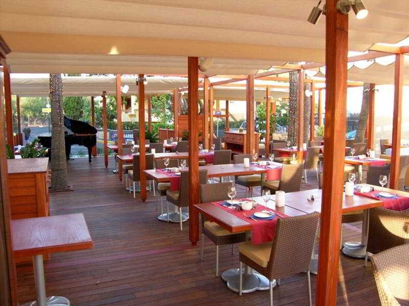 Apartahotel-Folias-Restaurant-16