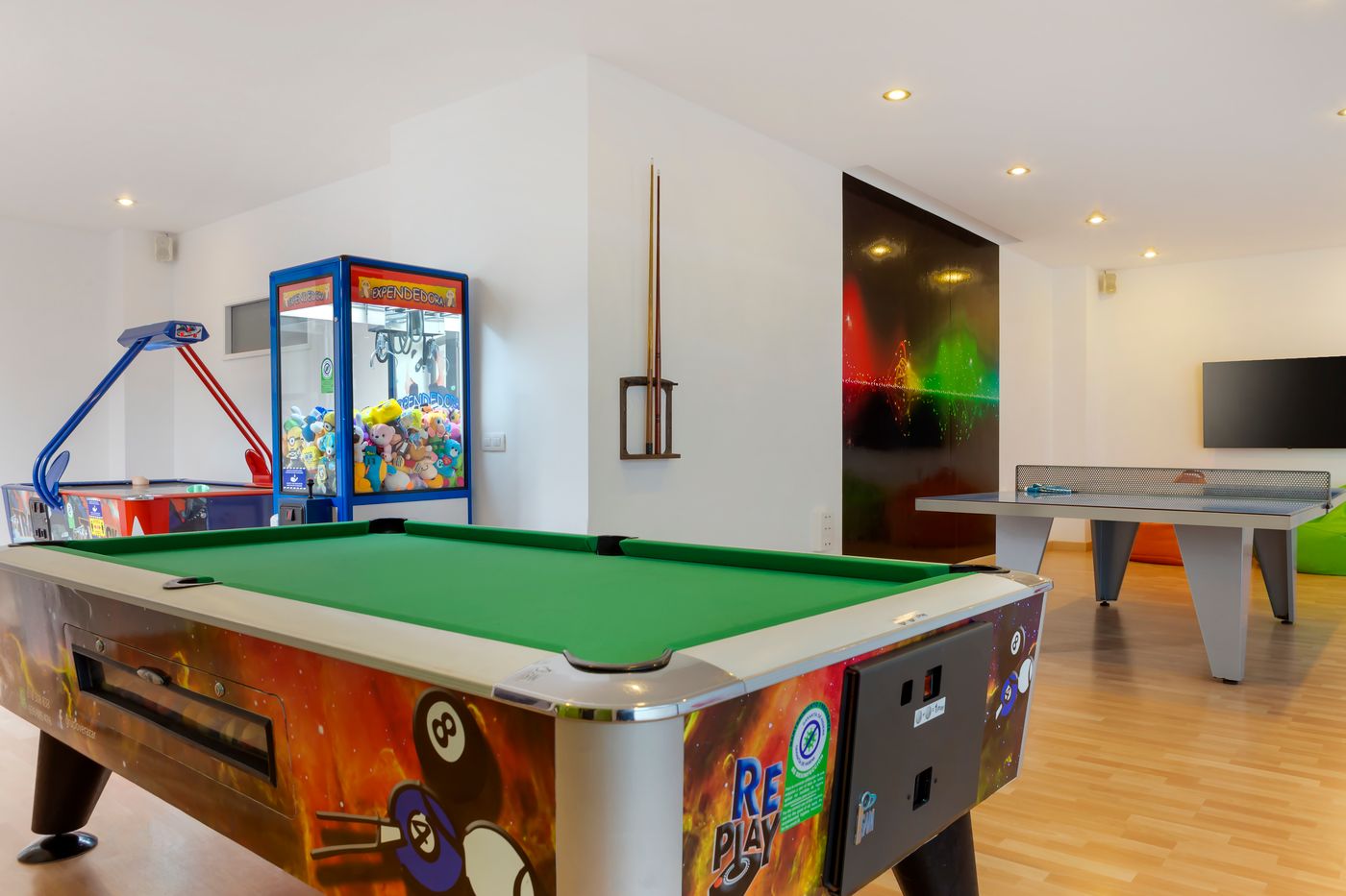 Royal-Sunset-Beach-Club-Sports-and-Entertainment-31