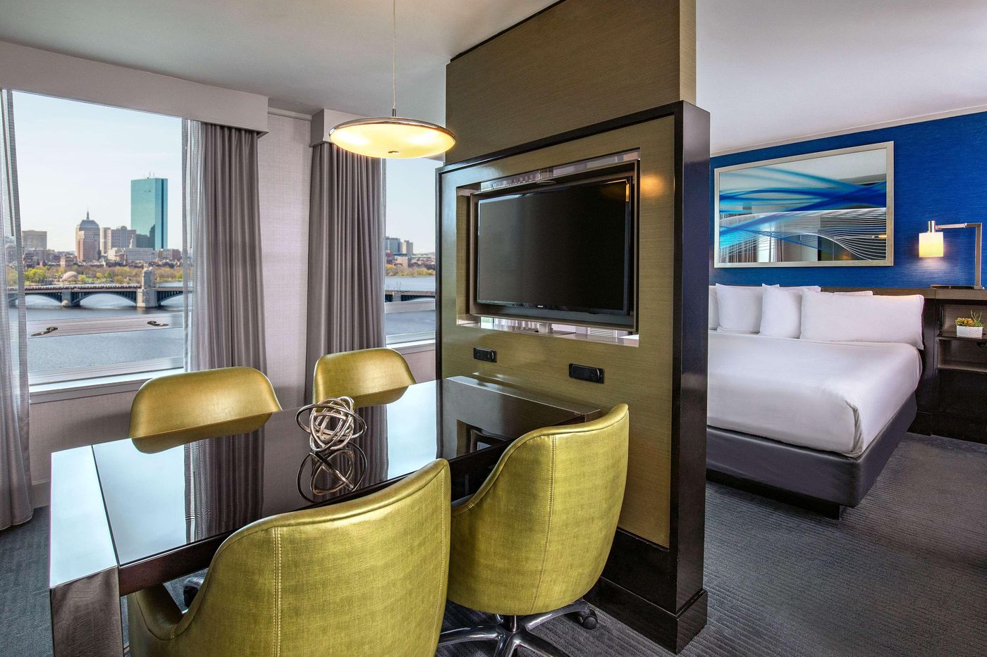 The-Royal-Sonesta-Boston-Room-26