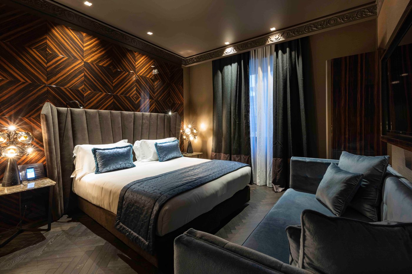 U-Visionary-Roma-Hotel-Room-15