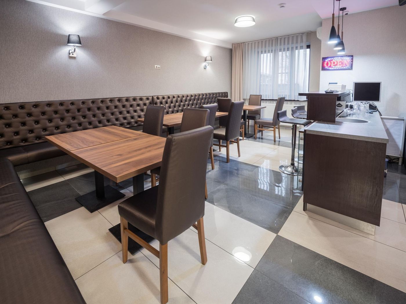 Aparthotel-Miodowa-Bar-7