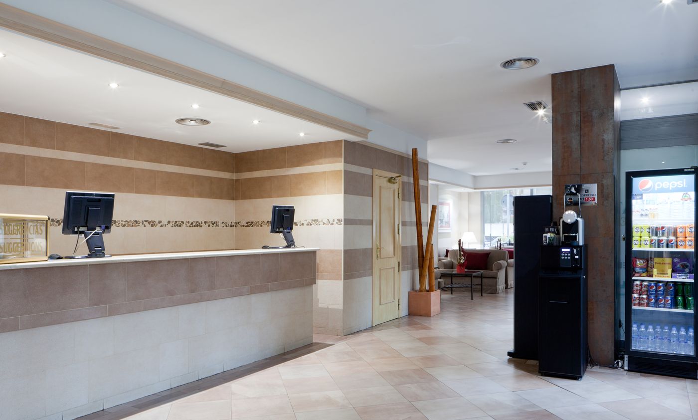 Senator-Castellana-Lobby-5