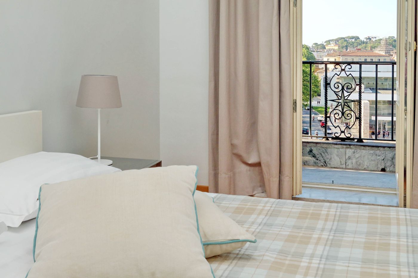 Fontana-Piu-Stella-Apartments-Room-14