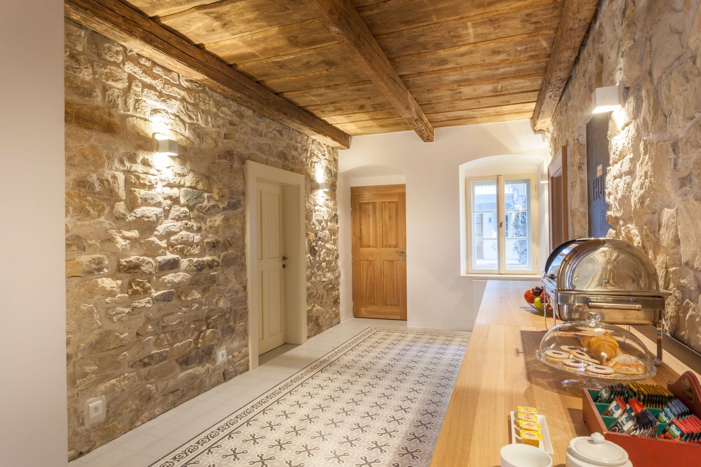 Hotel-at-The-White-Lily-Restaurant-7