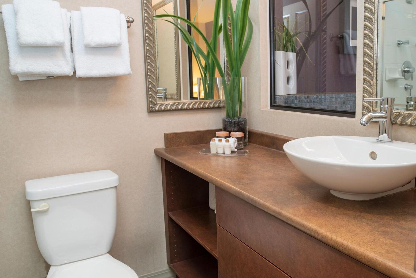 Sandman-Suites-Davie-Room-49