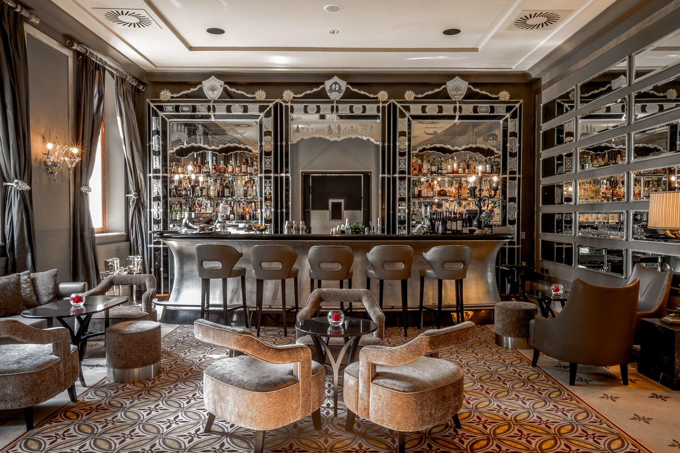 San-Clemente-Palace-Kempinski-Hotel-Venice-Bar-7