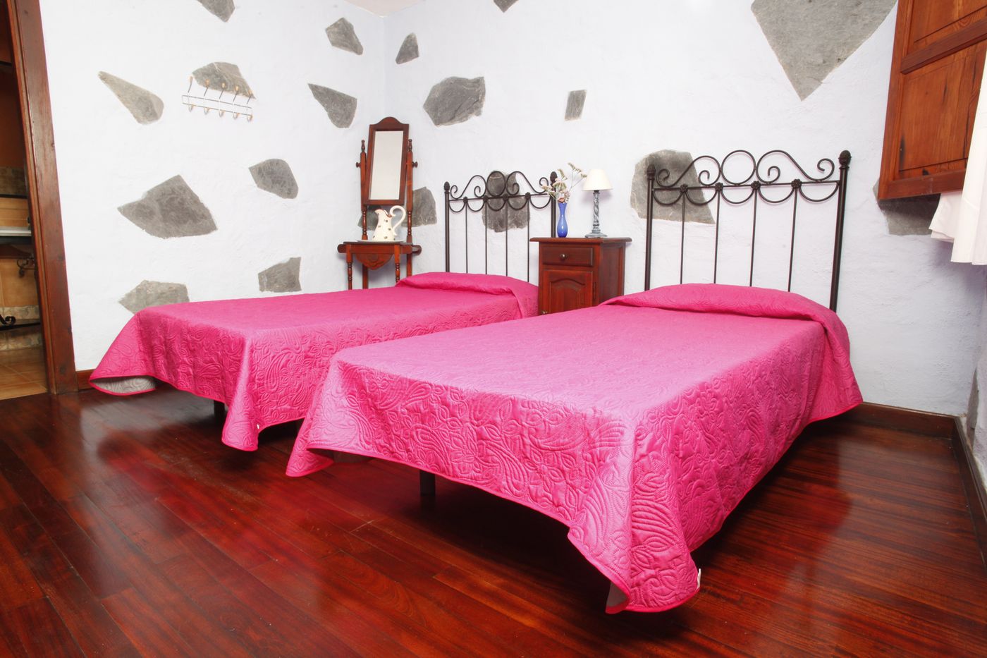 Fonda-Central-Hotel-Room-9